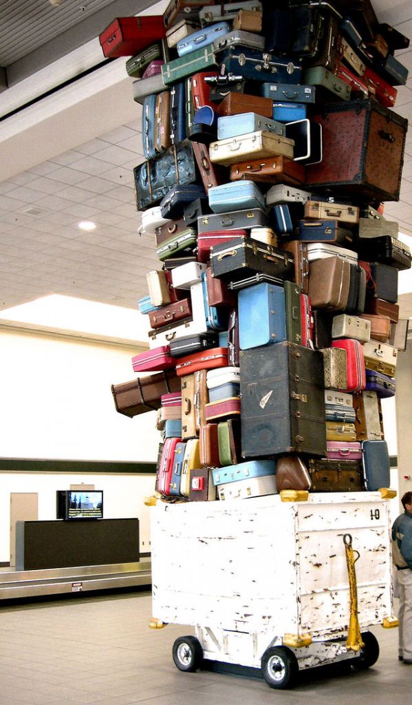 luggage-anyone-1421148-639x1092.jpg